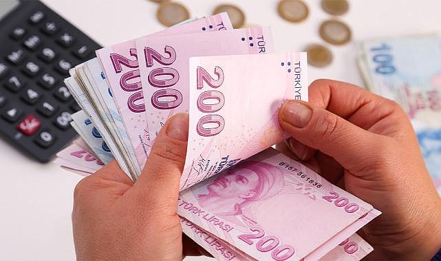 Emeklilere 4 bin liralık bayram ikramiyesi, Meclis'te kabul edildi