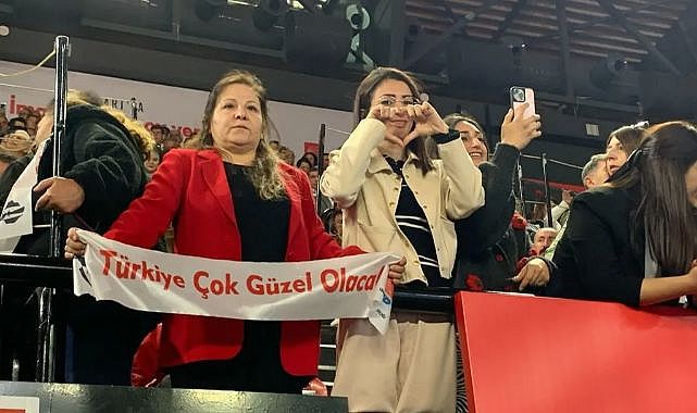 İzmir'de Ekrem İmamoğlu sevgisi: Binler salona sığmadı