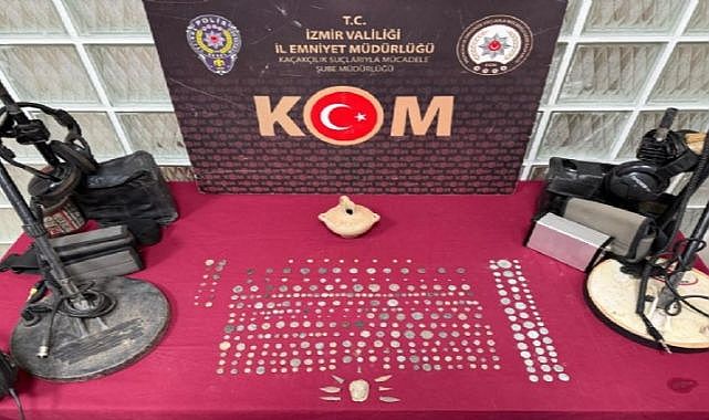 İzmir'de suç örgütü üyelerine tarihi eser temin eden 5 kişi yakalandı