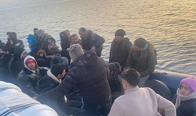 İzmir'in Çeşme ilçesi açıklarında 36 düzensiz göçmen, lastik botla yakalandı.