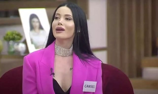 Kısmetse Olur yarışmacısı Cansel Ayanoğlu soluğu Saraçhane'de aldı! Açtığı pankart dikkat çekti