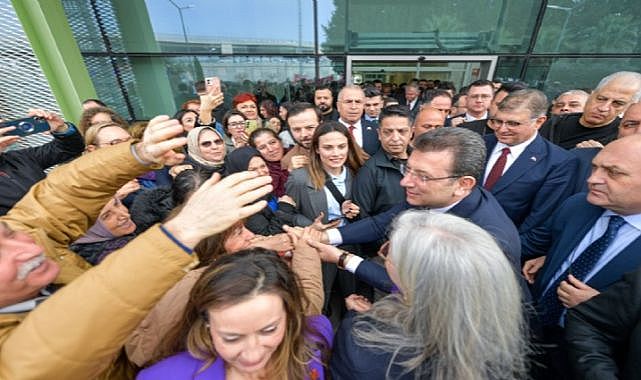 Uçağı sis nedeniyle inemeyince İmamoğlu İzmir'deki seçim çalışmasına gecikmeli başladı
