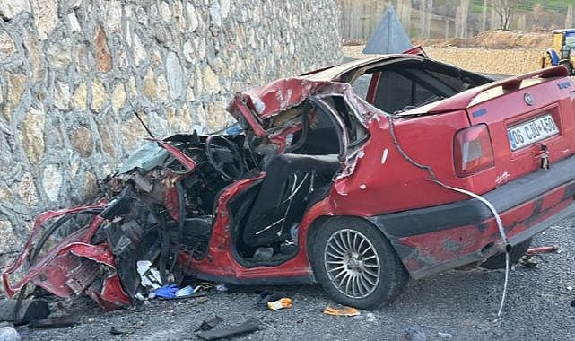 Uşak'ta korkunç kaza: 2 can kaybı, 1 yaralı