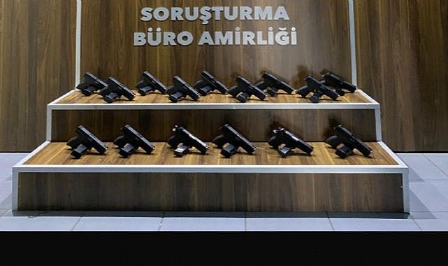 İzmir'de silah tacirine şok baskın