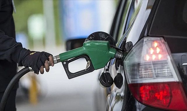 Pompa fiyatları uçuşa geçti: Benzin yetmedi, motorine de zam geldi