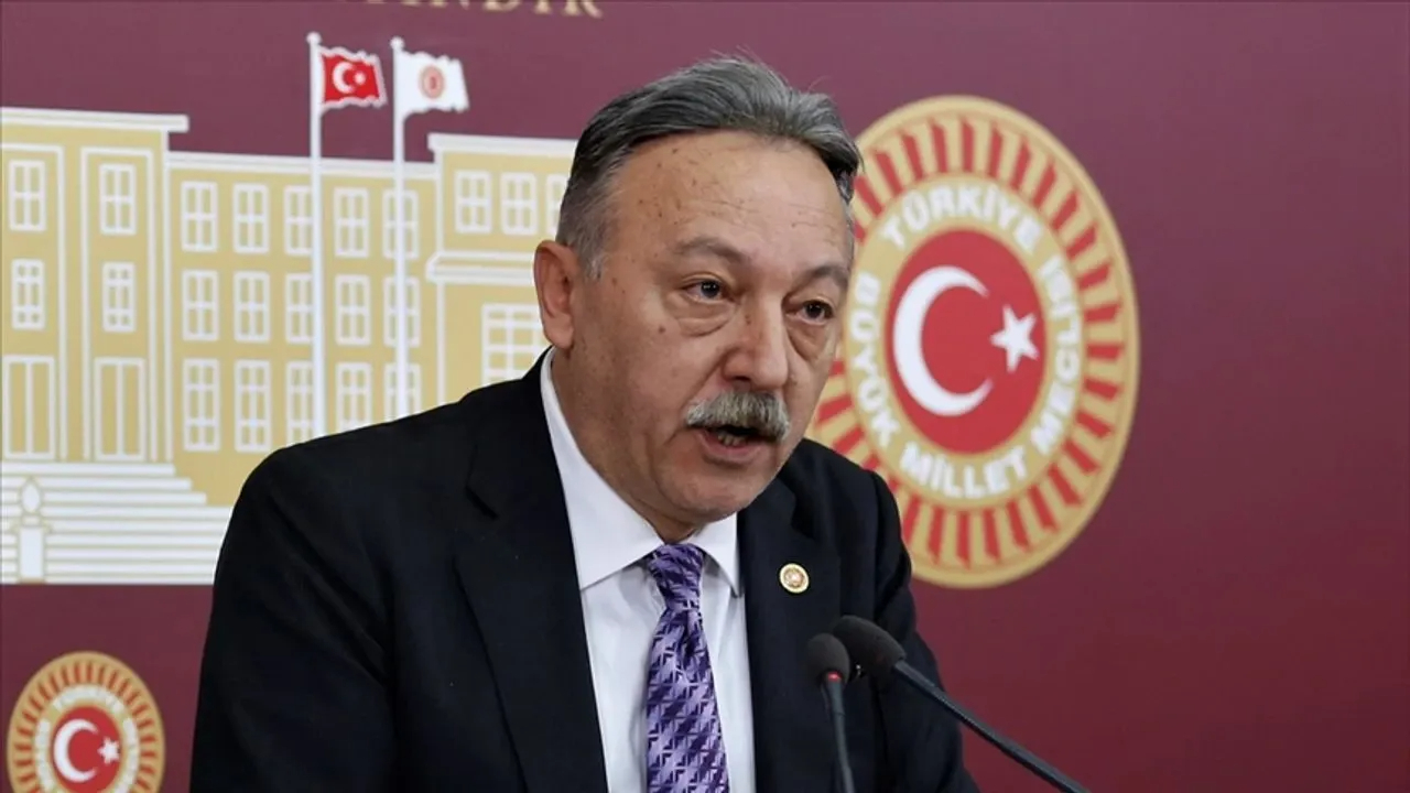 Bayır’dan Tekin’e: Genel başkana yalakalık yapmadım