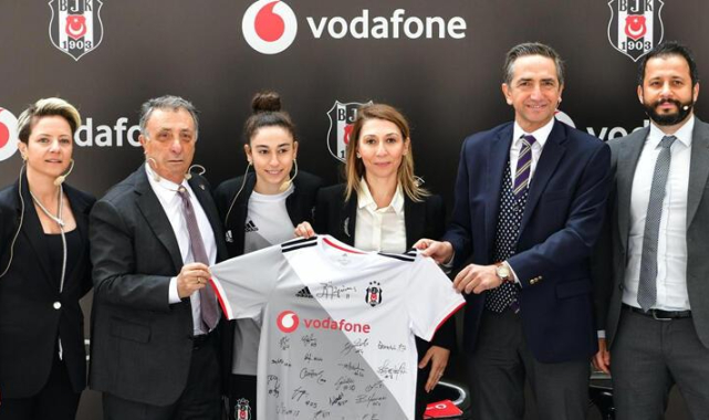 MONDAR TRAVELLİ BEŞİKTAŞ'A GELİYOR