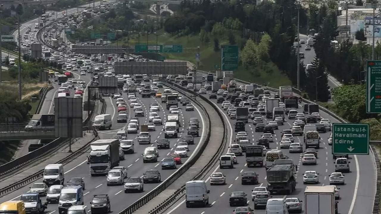 Deprem sonrası İstanbul’da Trafik Kilitlendi