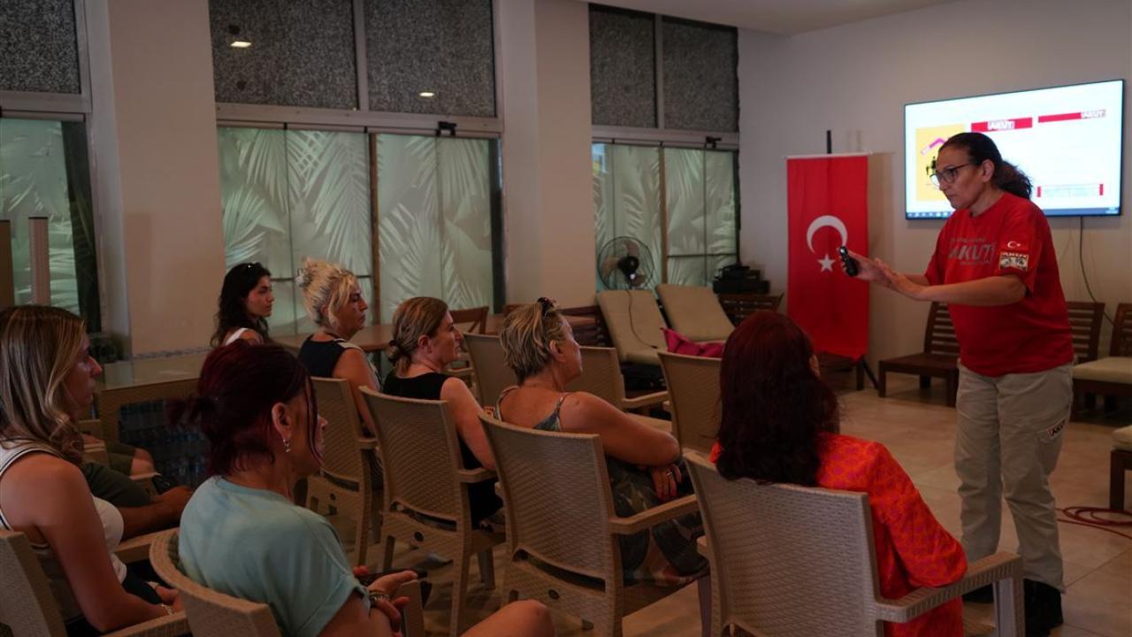 Çeşme Belediyesi personeline Temel Afet Bilinci Eğitimi verildi