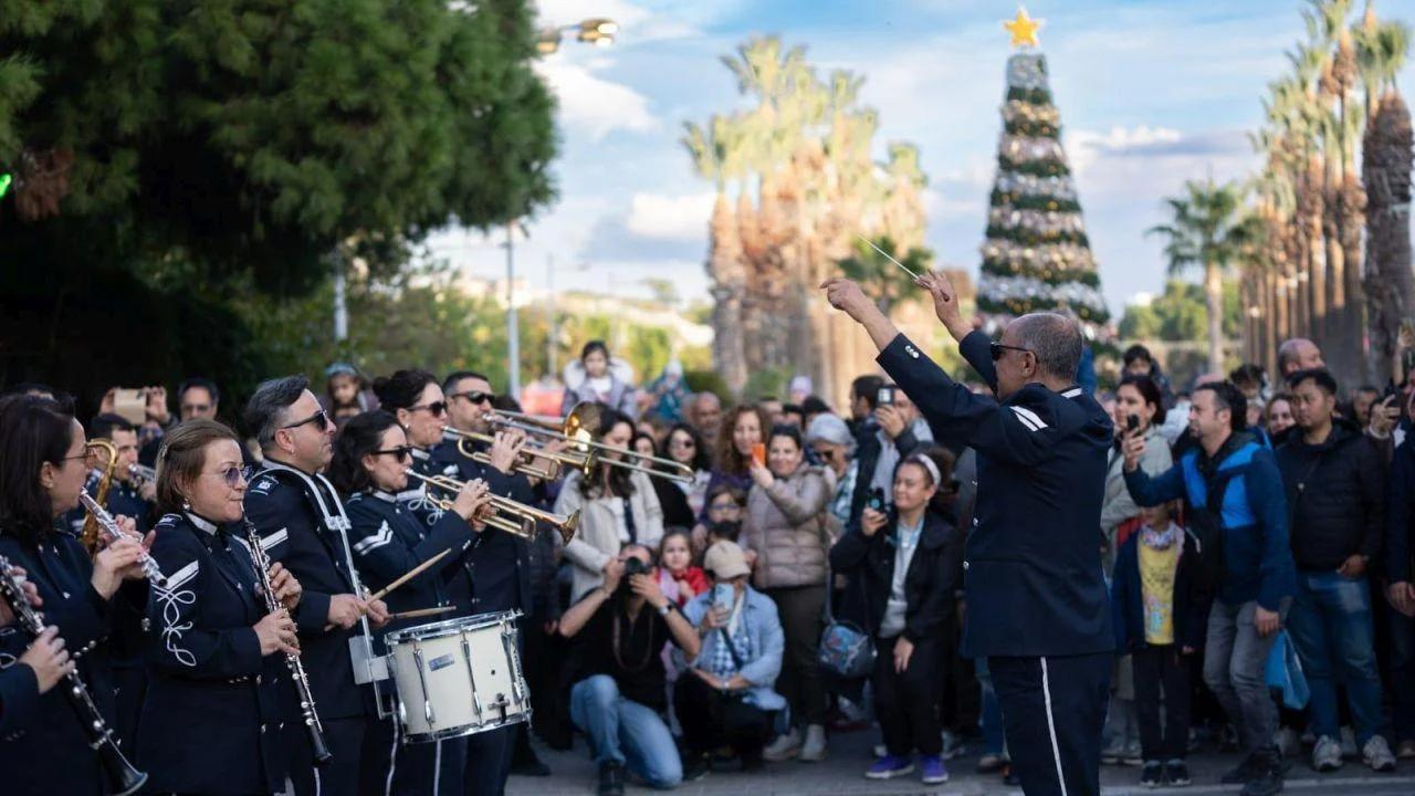 İzmir yeni yılı rengarenk bir festivalle karşılıyor