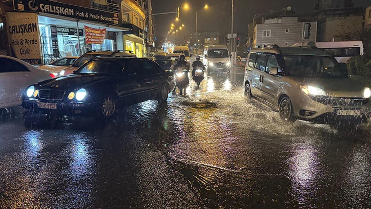 İzmir’de Kritik Uyarı: Cumartesi Gök Gürültülü Sağanak Bekleniyor