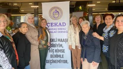 İzmir'deki emekli kadınlar dayanışma için buluştu