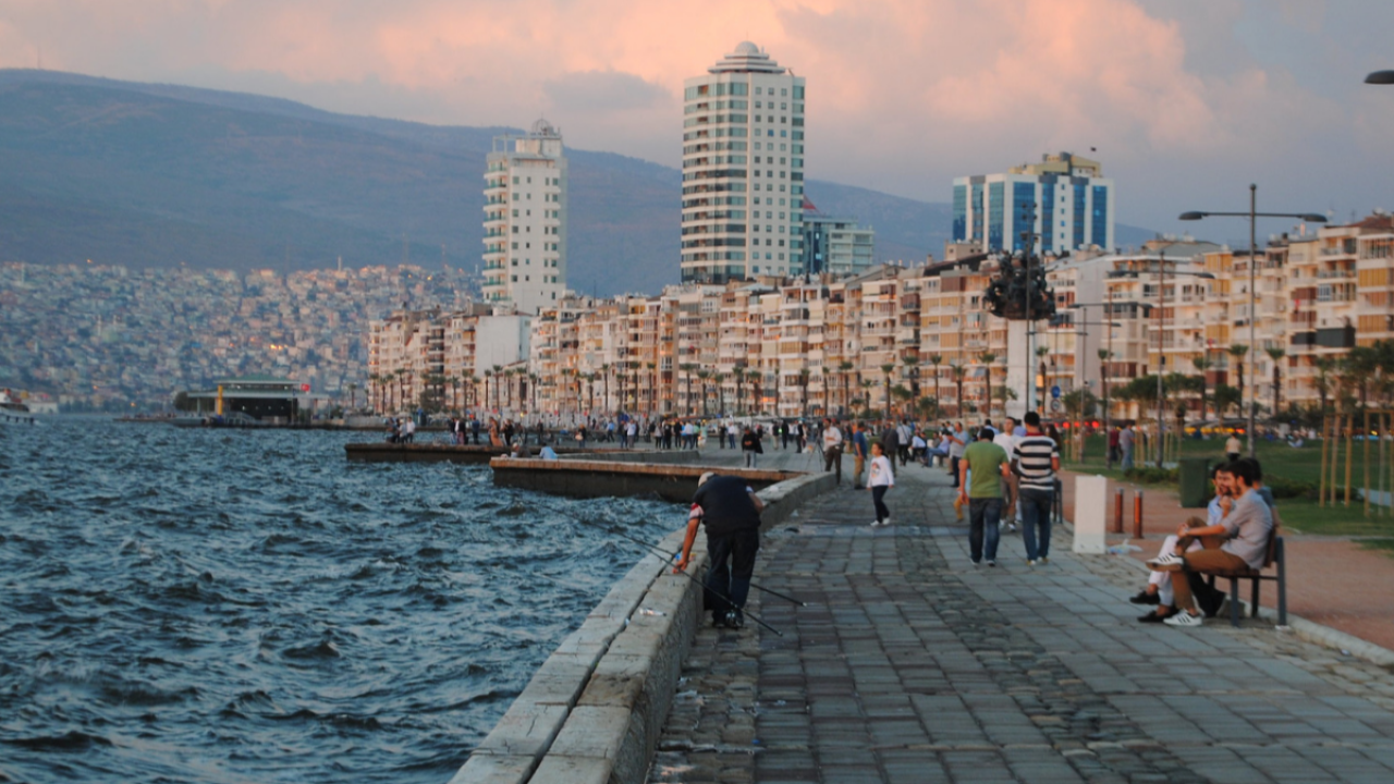 İzmir'de yürüyerek keşfedeceğiniz 7 mahalle