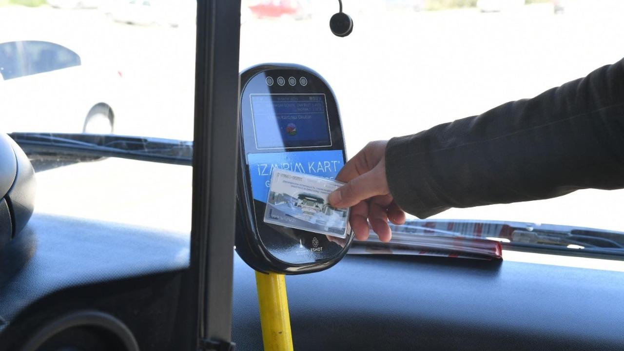 İzmir’de 90 Dakika Ücretsiz Aktarma ile 2 Milyar Lira Yurttaşın Cebinde Kaldı