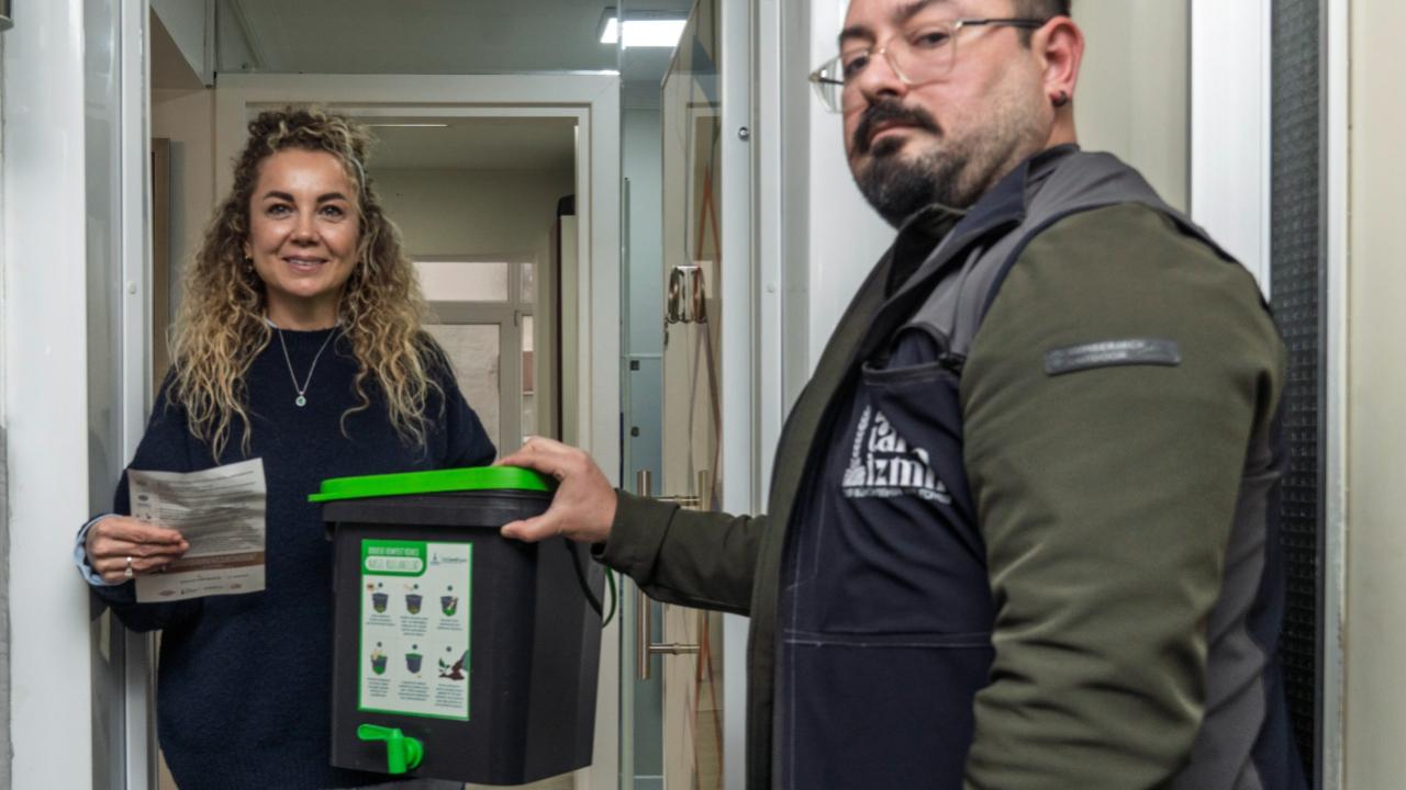 İzmir’de Organik Atıklar Toprağa Dönüşüyor: Bokaşi Kompost Uygulaması Başlıyor