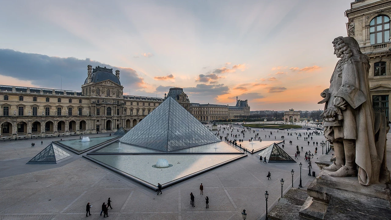 Louvre Müzesi müdürü istifa etti: Skandalların gölgesinde görevden ayrılık