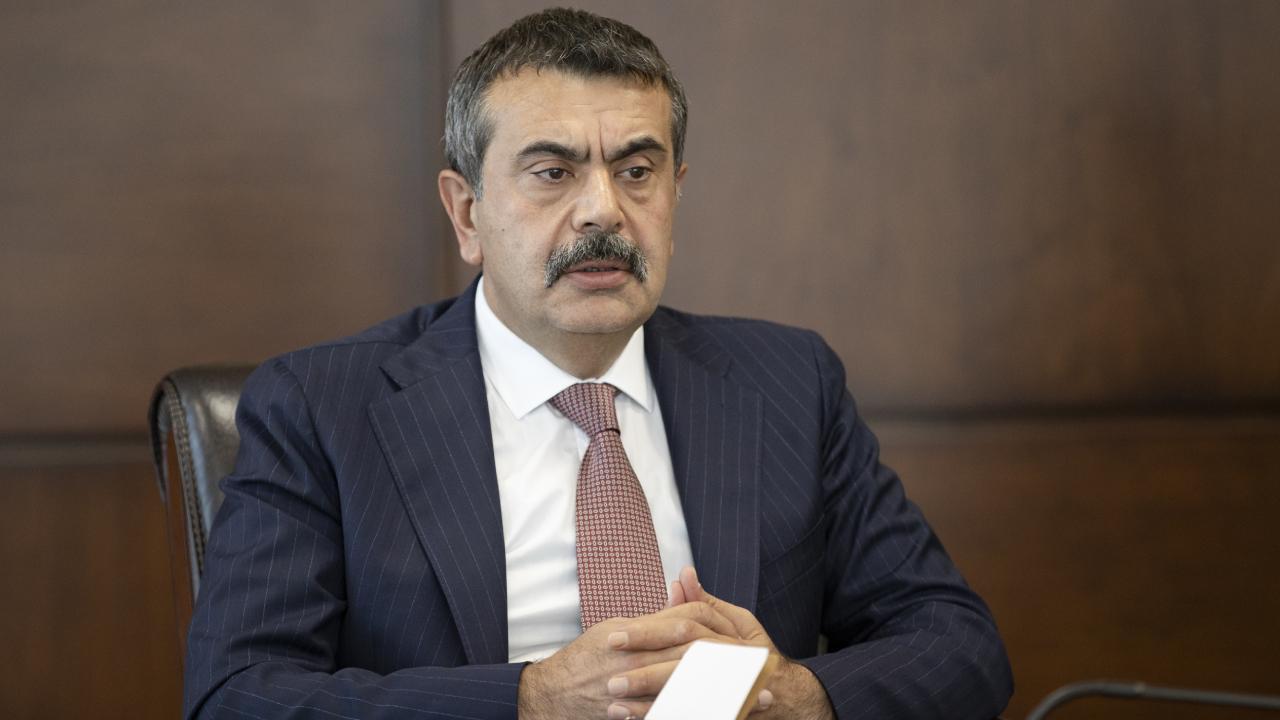Milli Eğitim Bakanı Tekin, "Laikliği Savunuyoruz" metnine dava açmaya hazırlanıyor!