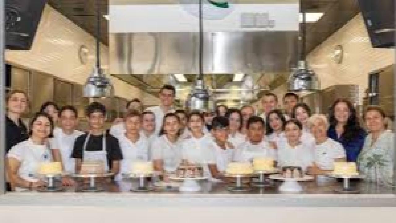 Gastronomi öğrencileri ve işitme engelli gençler mutfakta buluştu