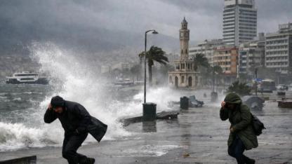 Meteoroloji'den İzmir için kritik uyarı: 10 ilçede şiddetli fırtına bekleniyor!