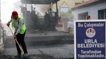 Urla’da asfalt seferberliği: Yollar yenileniyor