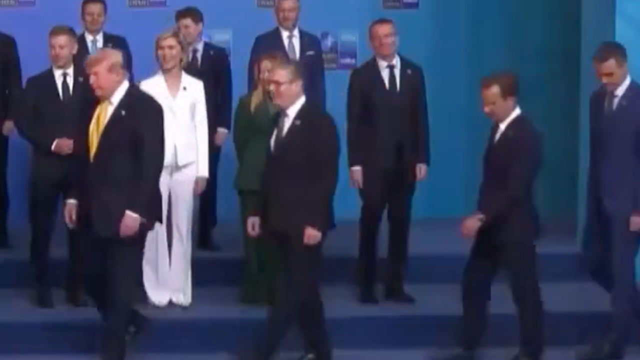 Aile Fotoğrafında Dikkat Çeken Detay! Meloni'den Trump Hamlesi