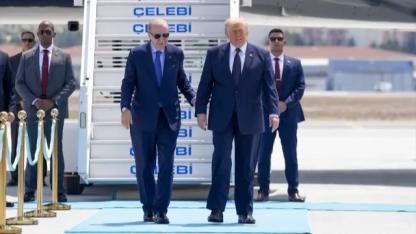 Ankara'daki Karşılamada İlginç Anlar! Uçağını Gösterip Söylediği Söz Gündem Oldu