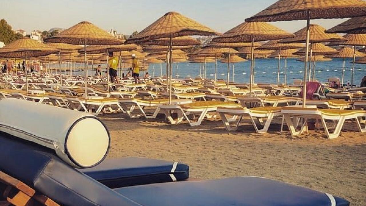 Foça'da beach sezonu başladı! Plajların güncel fiyat listesi