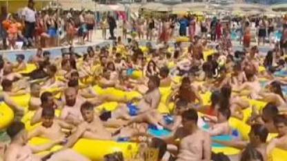 İzmir'de termometreler yükseldi, aquaparklar dolup taştı