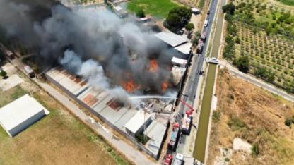 Menemen'de Korkutan Yangın: Geri Dönüşüm Tesisine Yoğun Müdahale