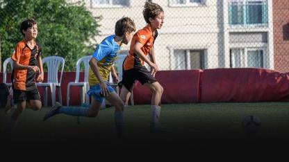 Minik kramponlardan büyük mücadele! Bayraklı U-12 Cup'ta ilk düdük çaldı