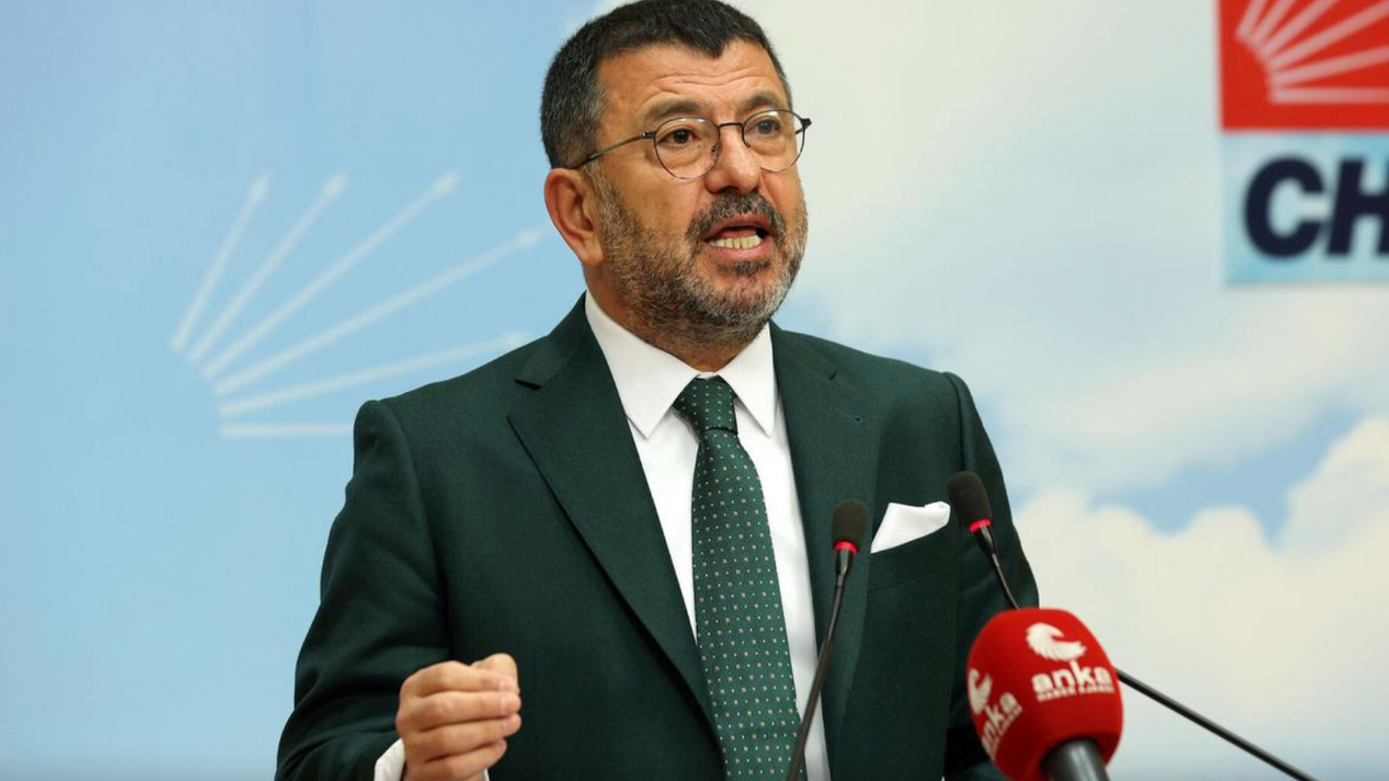 Veli Ağbaba’nın yeğeni gözaltına alındı; banka hesabındaki olağandışı para hareketleri dikkat çekti.