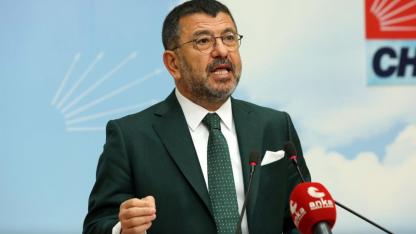 Veli Ağbaba’nın yeğeni gözaltına alındı; banka hesabındaki olağandışı para hareketleri dikkat çekti.